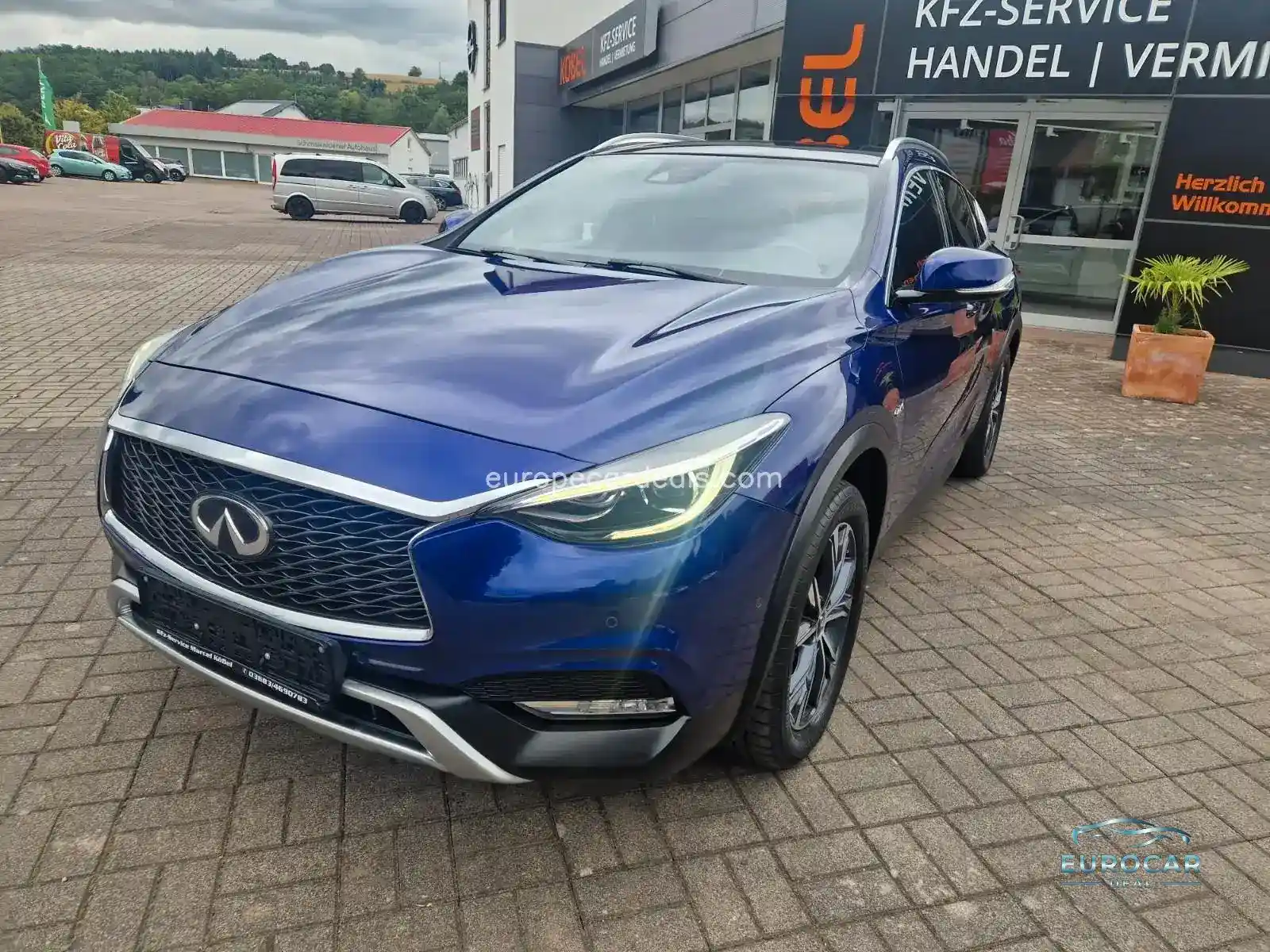 Infiniti QX30