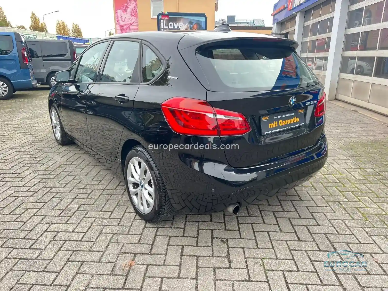 BMW 225