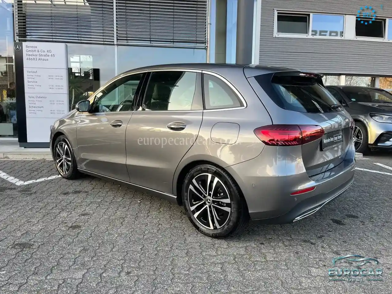 Mercedes-Benz B 180