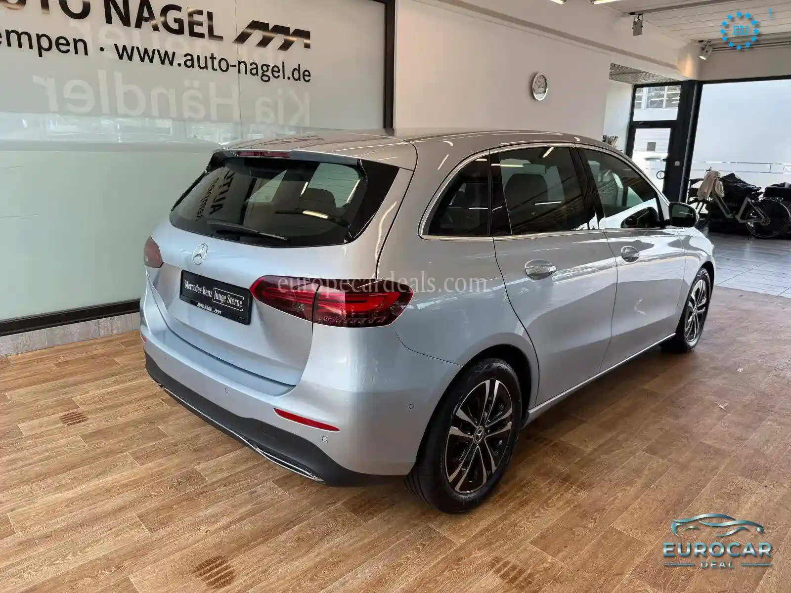 Mercedes-Benz B 180