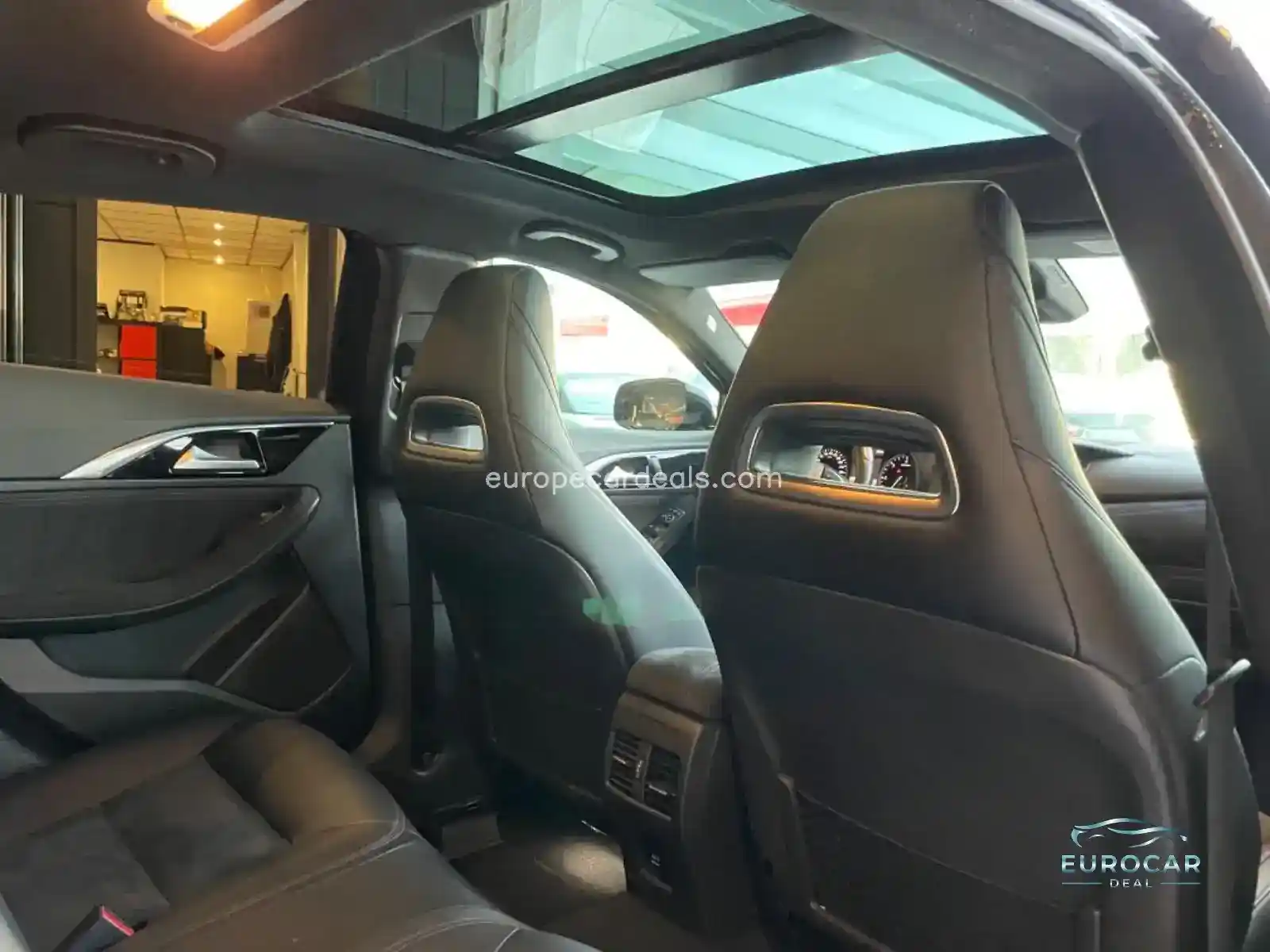 Infiniti Q30