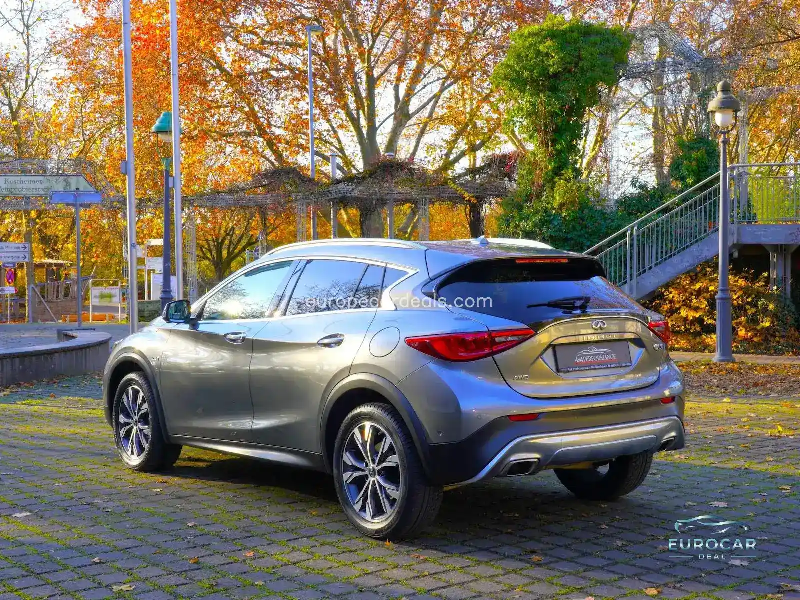 Infiniti QX30