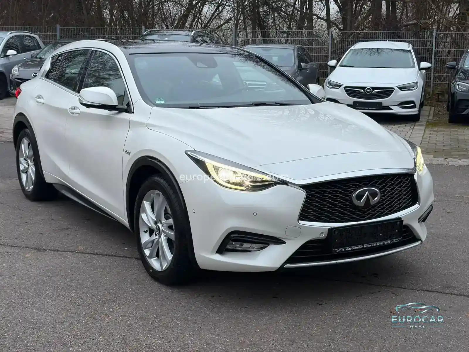 Infiniti Q30