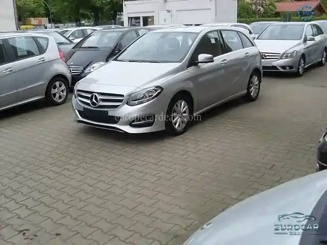 Mercedes-Benz B 180