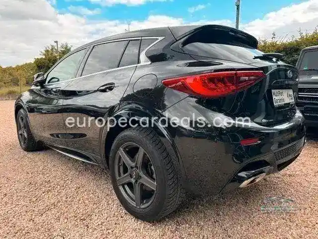 Infiniti Q30