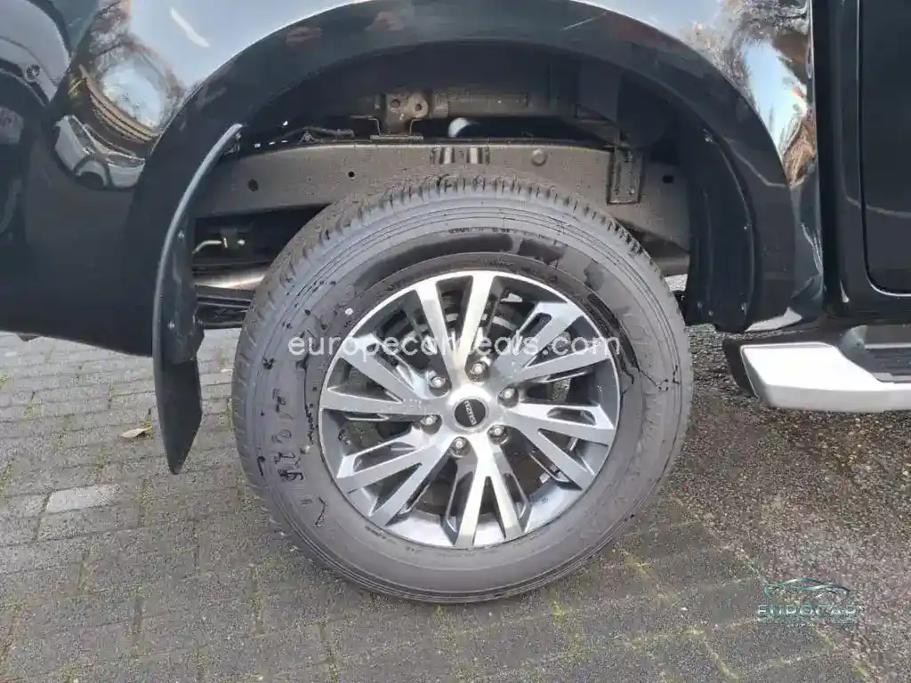 1.9 TD Double Cab LSE 4X4 163PS 6-AT 5 Jah