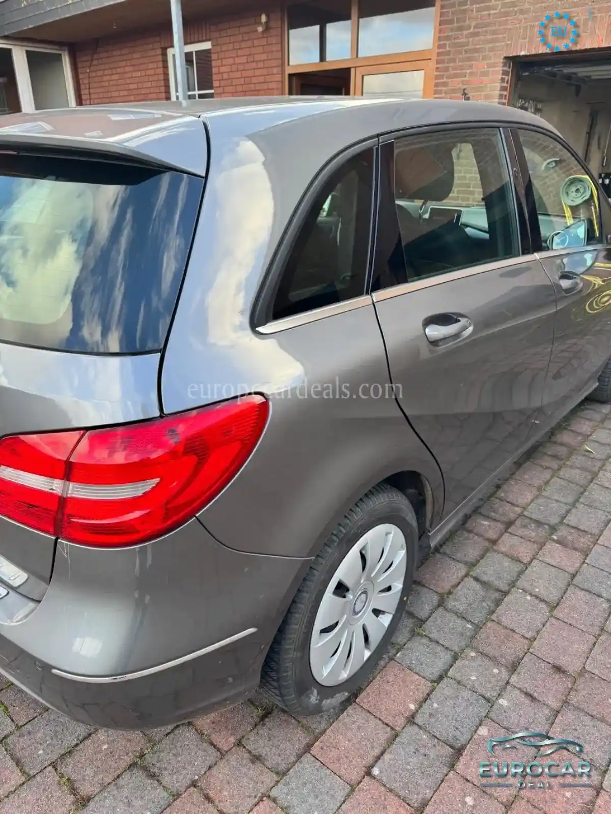 Mercedes-Benz B 180