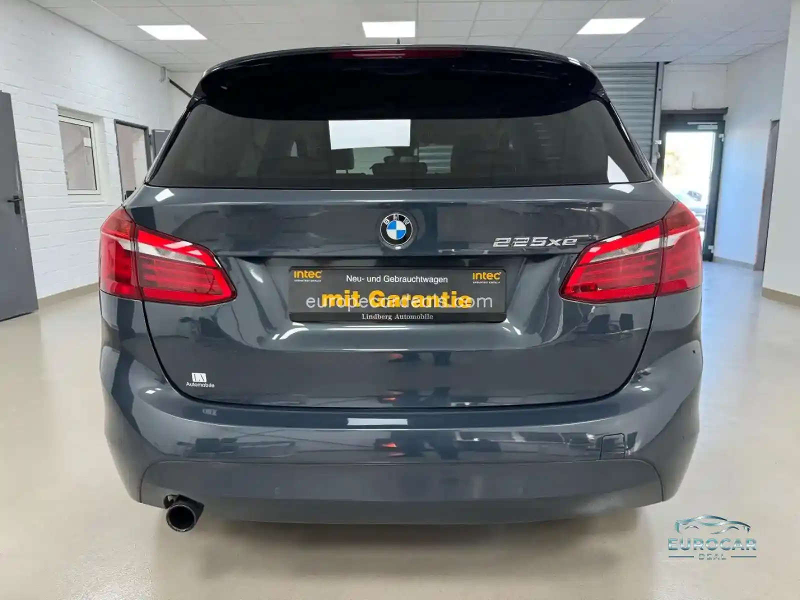 BMW 225