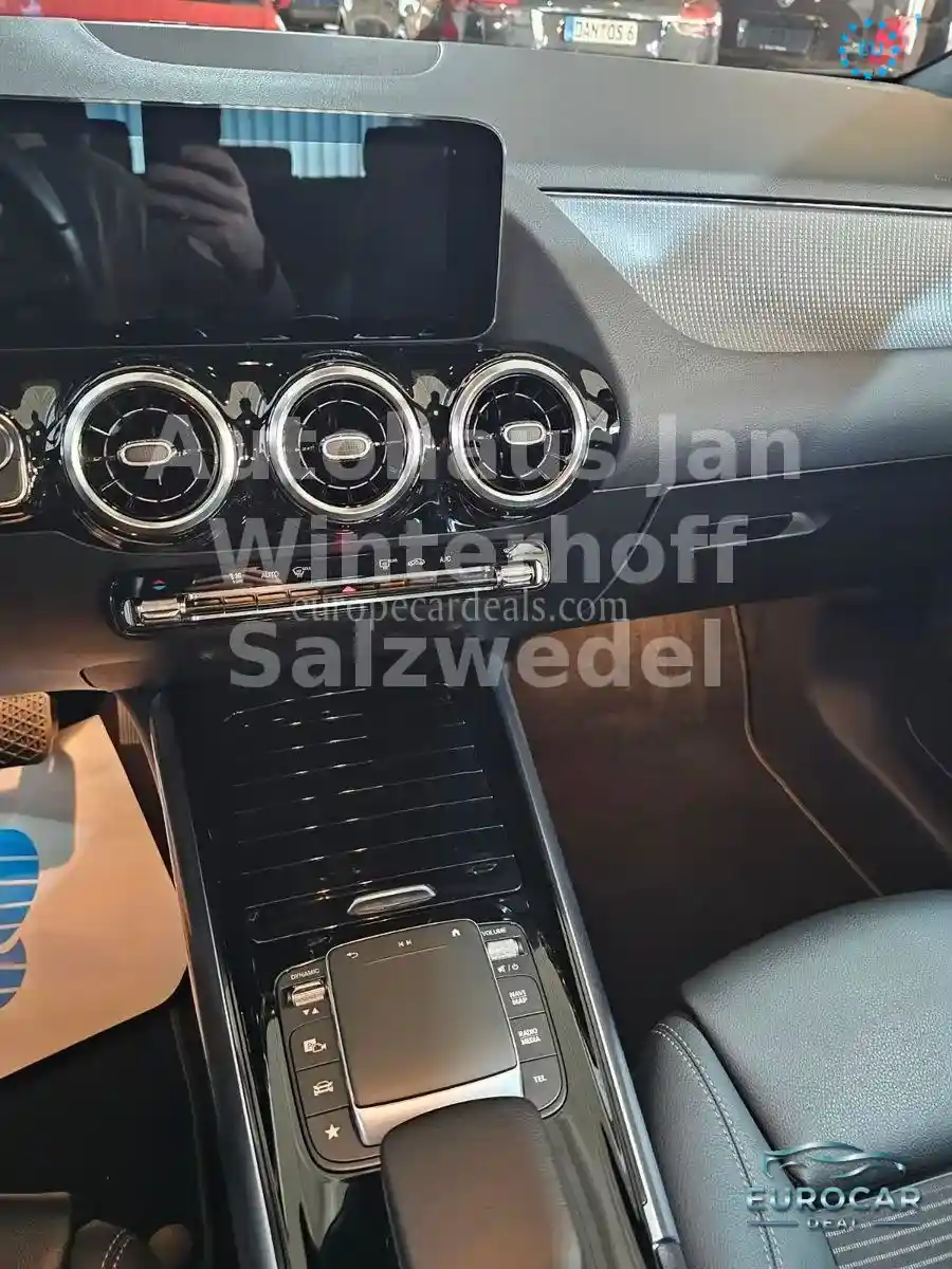 Mercedes-Benz B 180