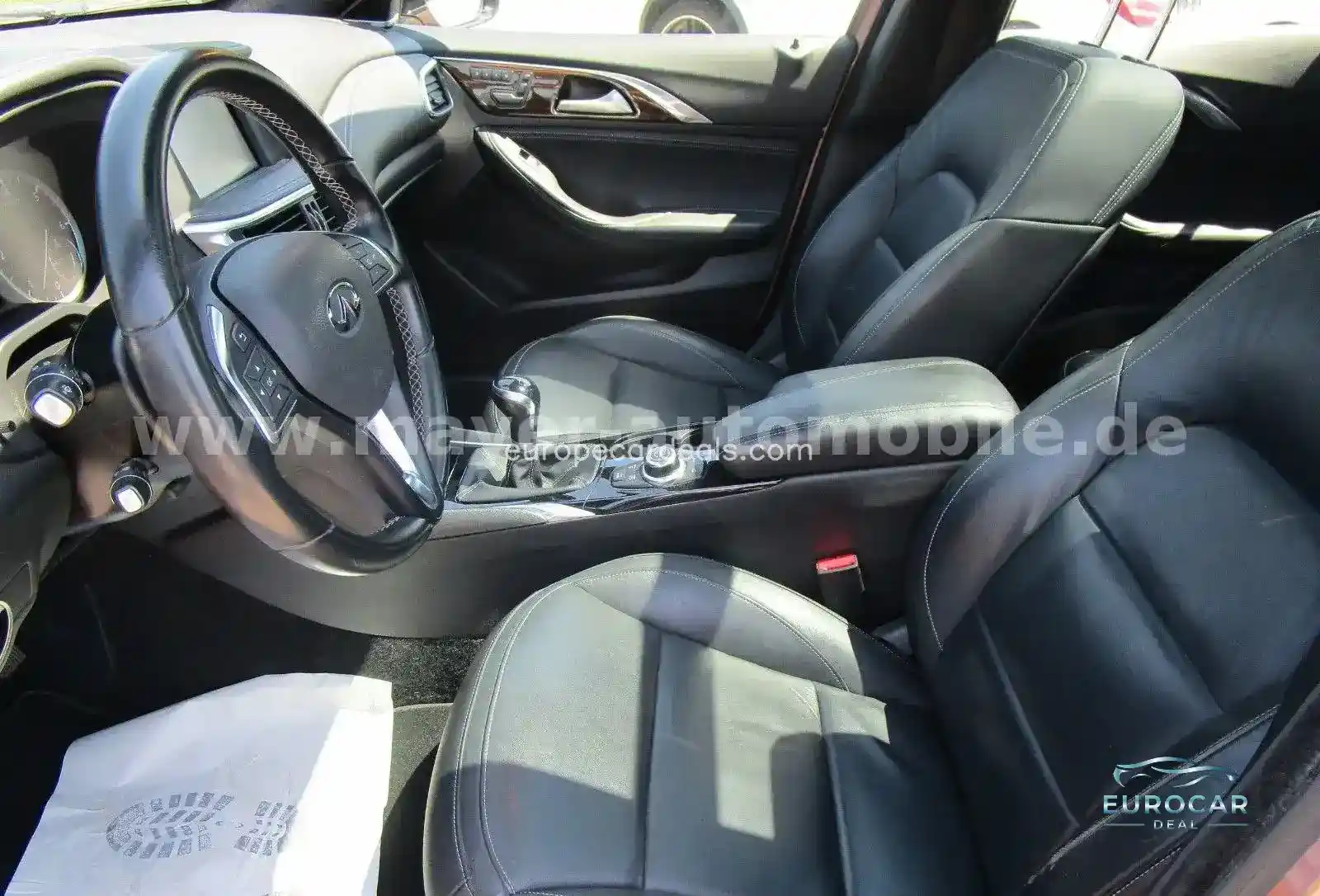 Infiniti Q30