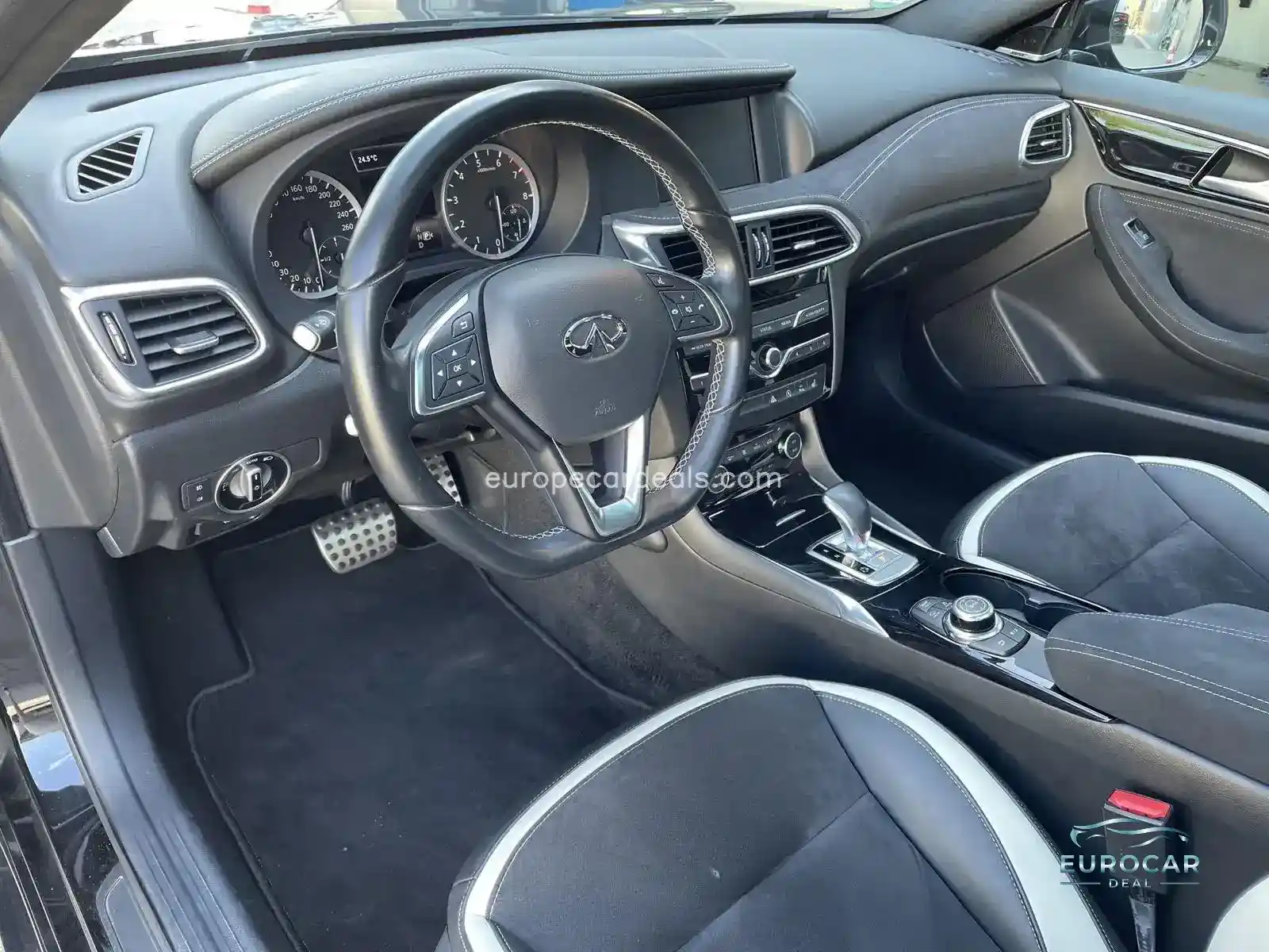 Infiniti Q30