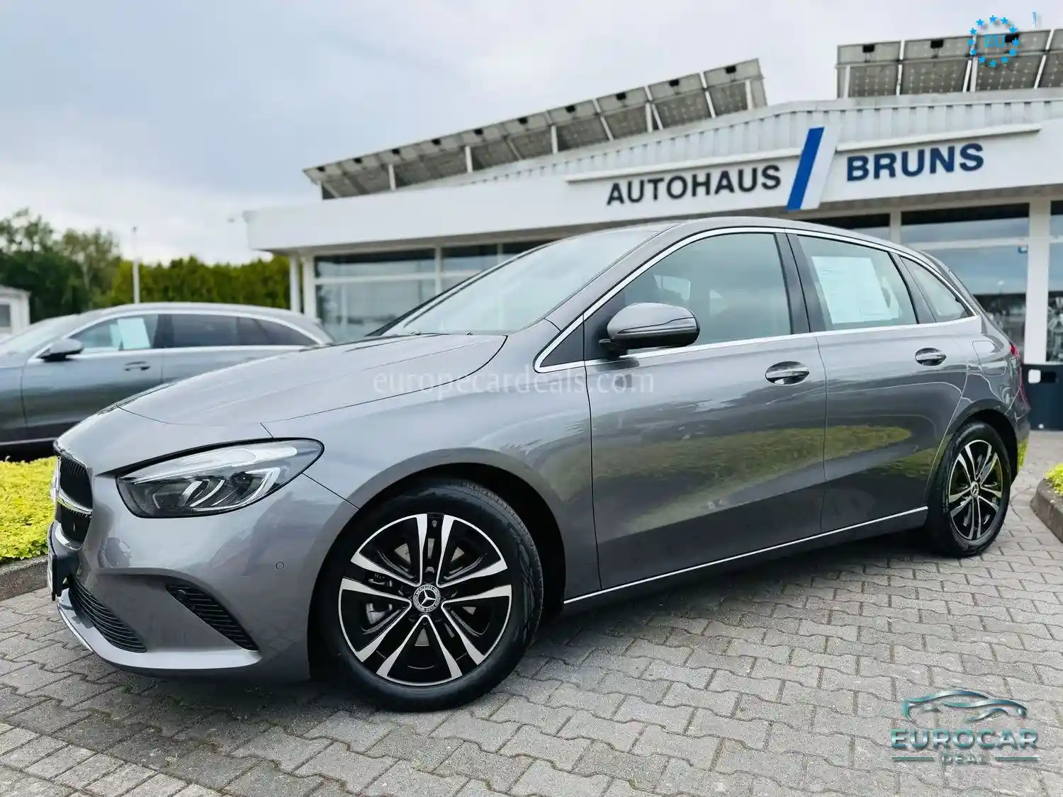 Mercedes-Benz B 180