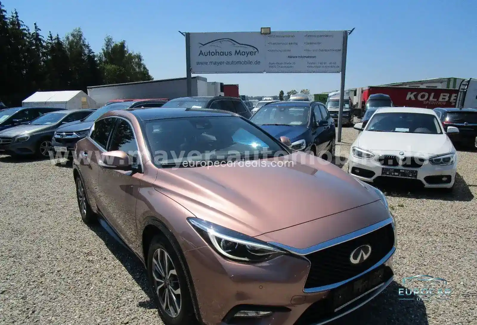 Infiniti Q30