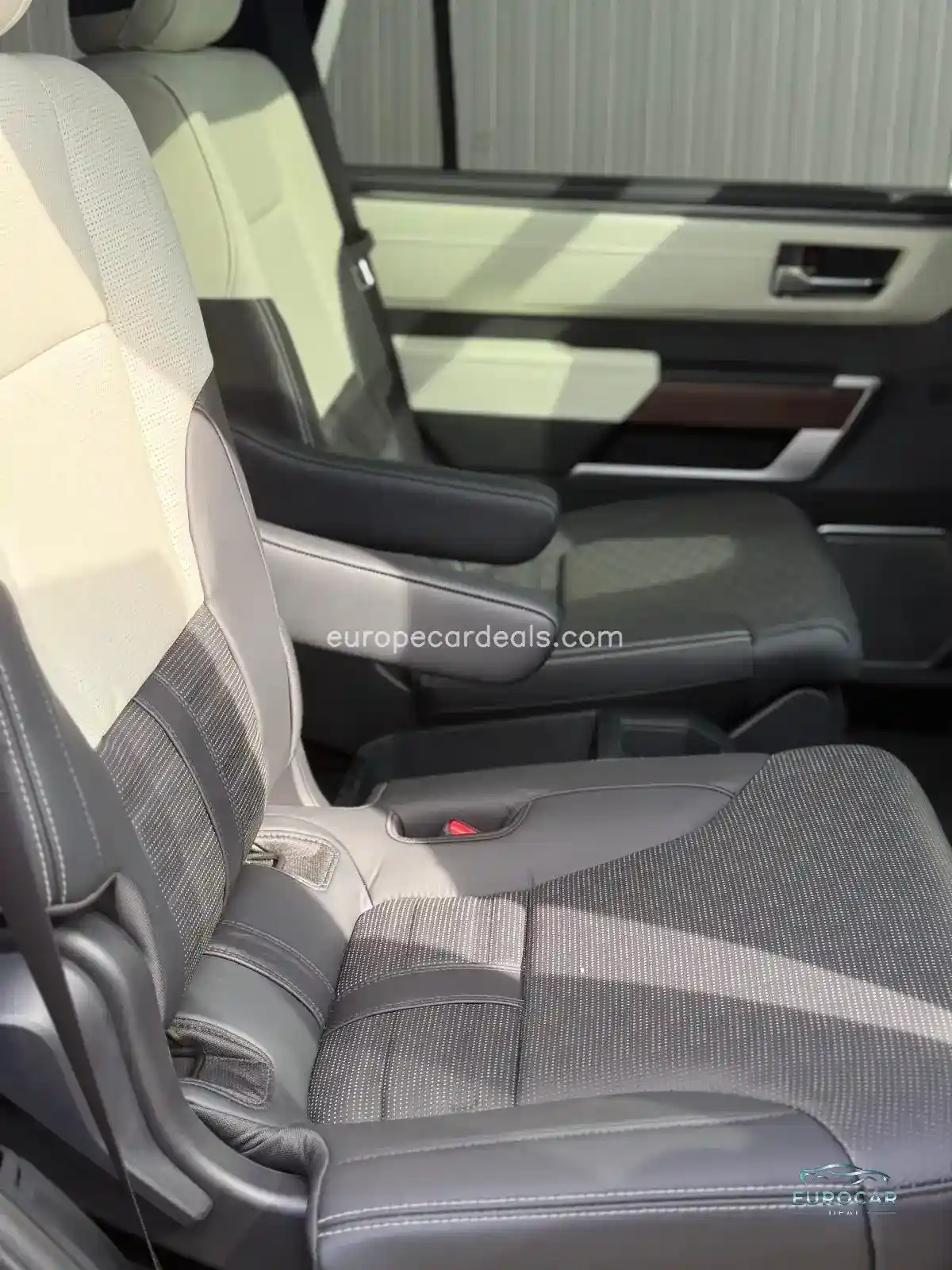 Toyota Sequoia