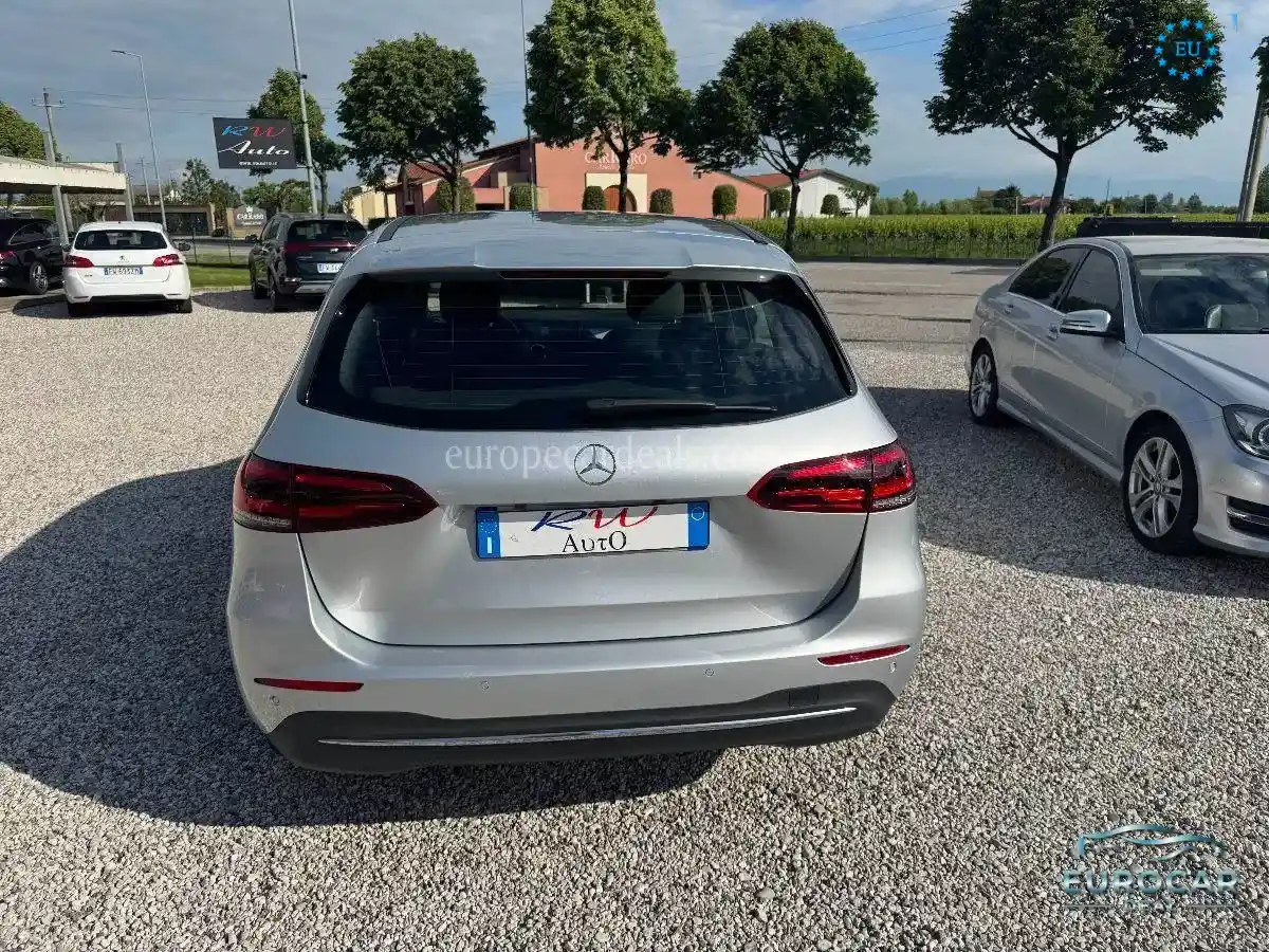 Mercedes-Benz B 180
