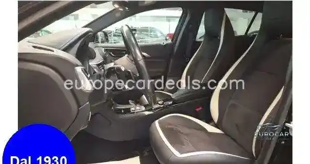 Infiniti Q30
