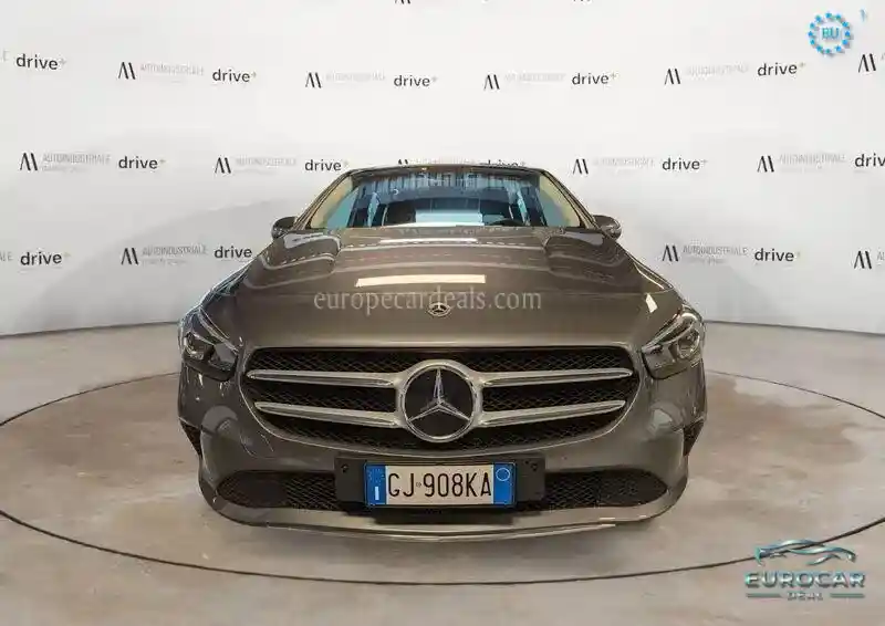 Mercedes-Benz B 180
