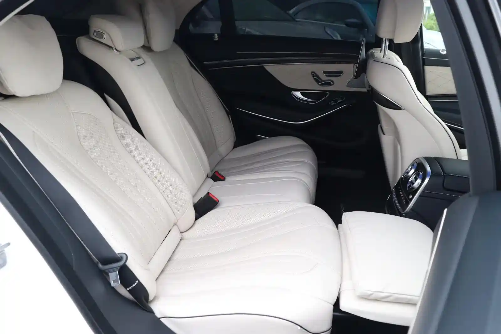 Mercedes-Benz S 600