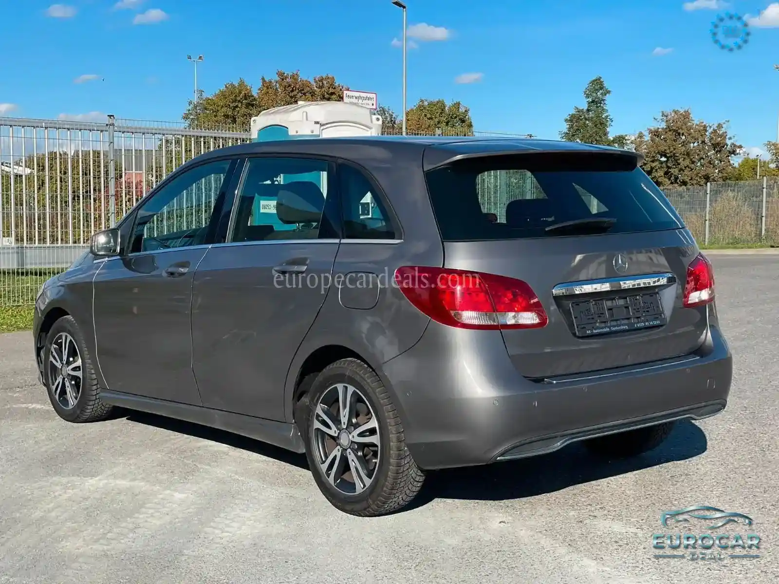 Mercedes-Benz B 180