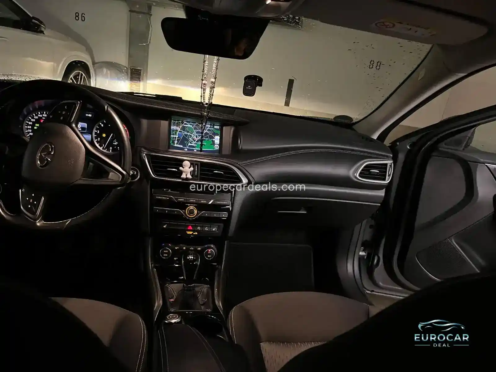 Infiniti Q30