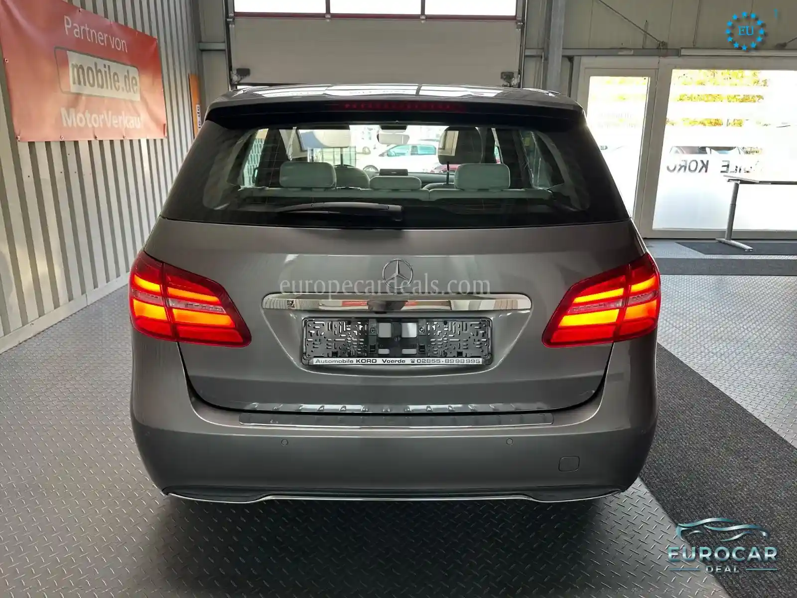 Mercedes-Benz B 180