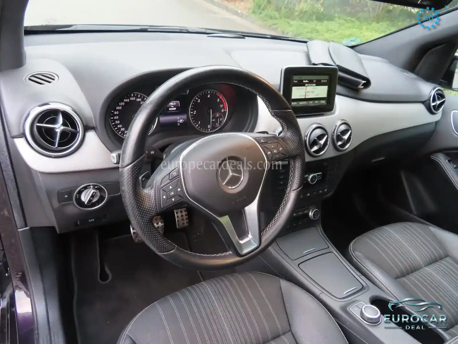 Mercedes-Benz B 180