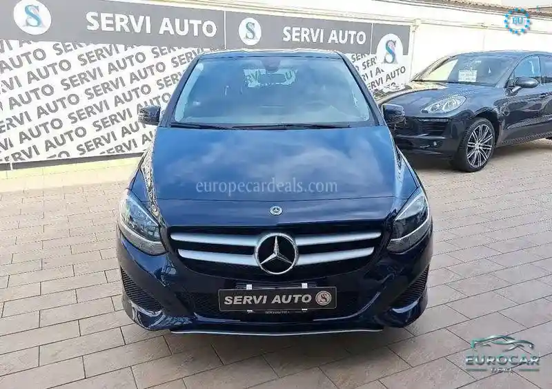 Mercedes-Benz B 180