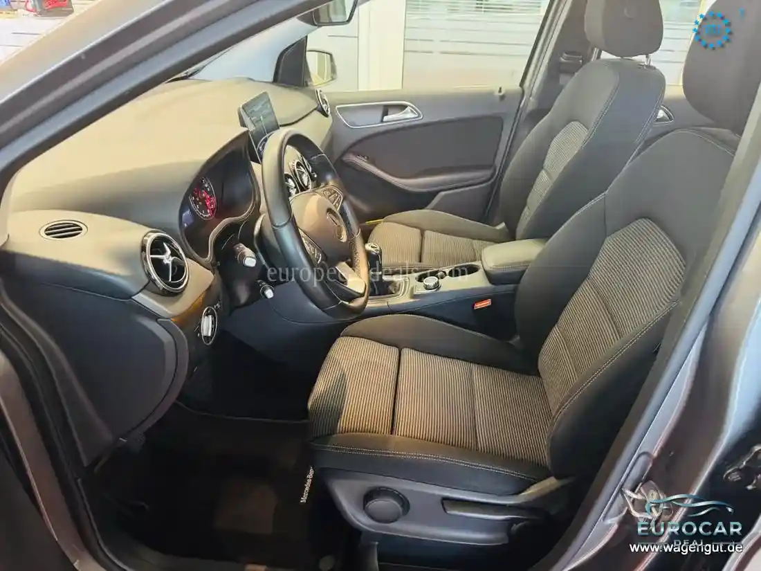 Mercedes-Benz B 180