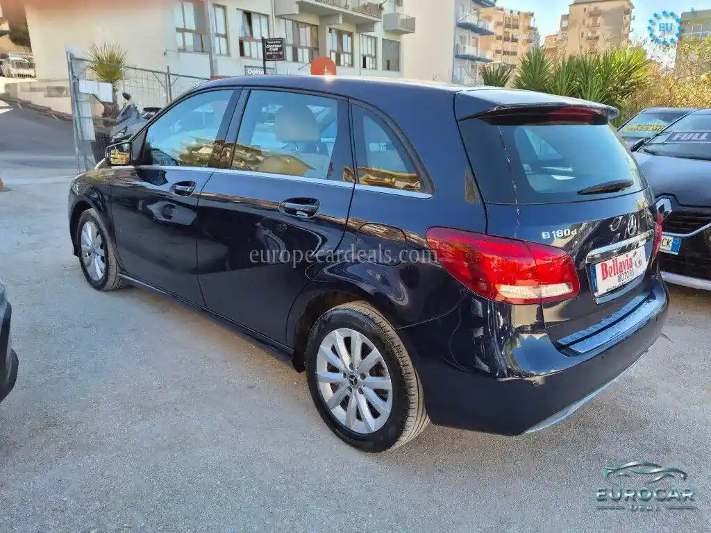 Mercedes-Benz B 180
