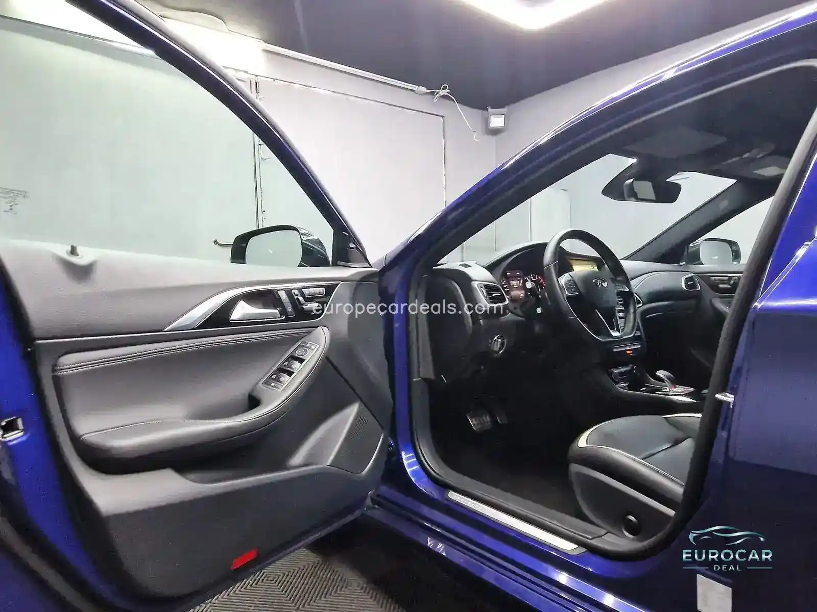 Infiniti Q30