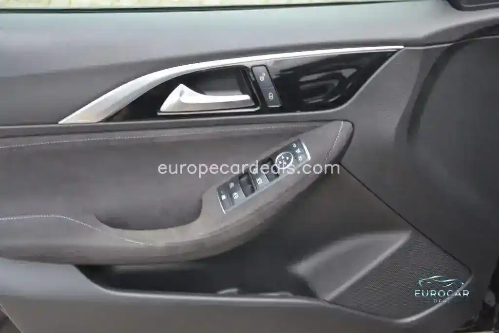 Infiniti Q30