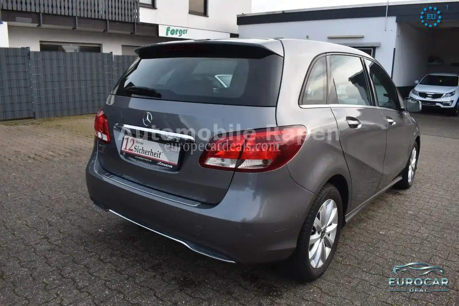 Mercedes-Benz B 180