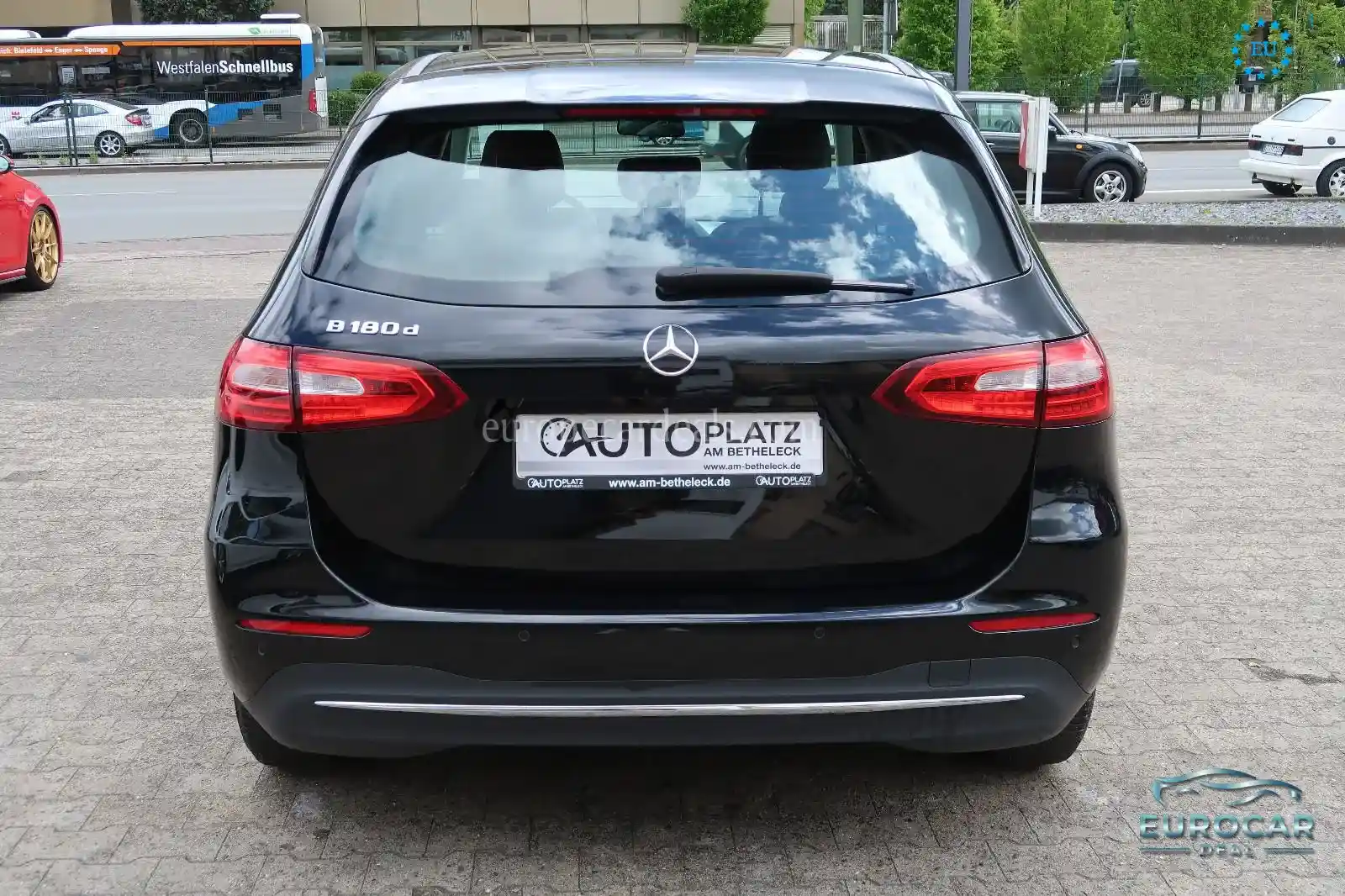 Mercedes-Benz B 180