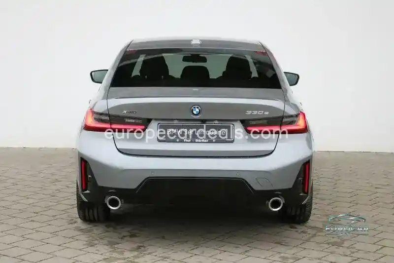 BMW 330