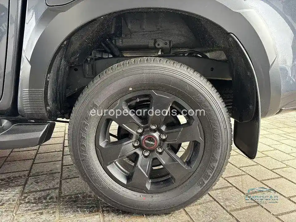 D-MAX Double Cab 4×4 AHK V-Cross A/T