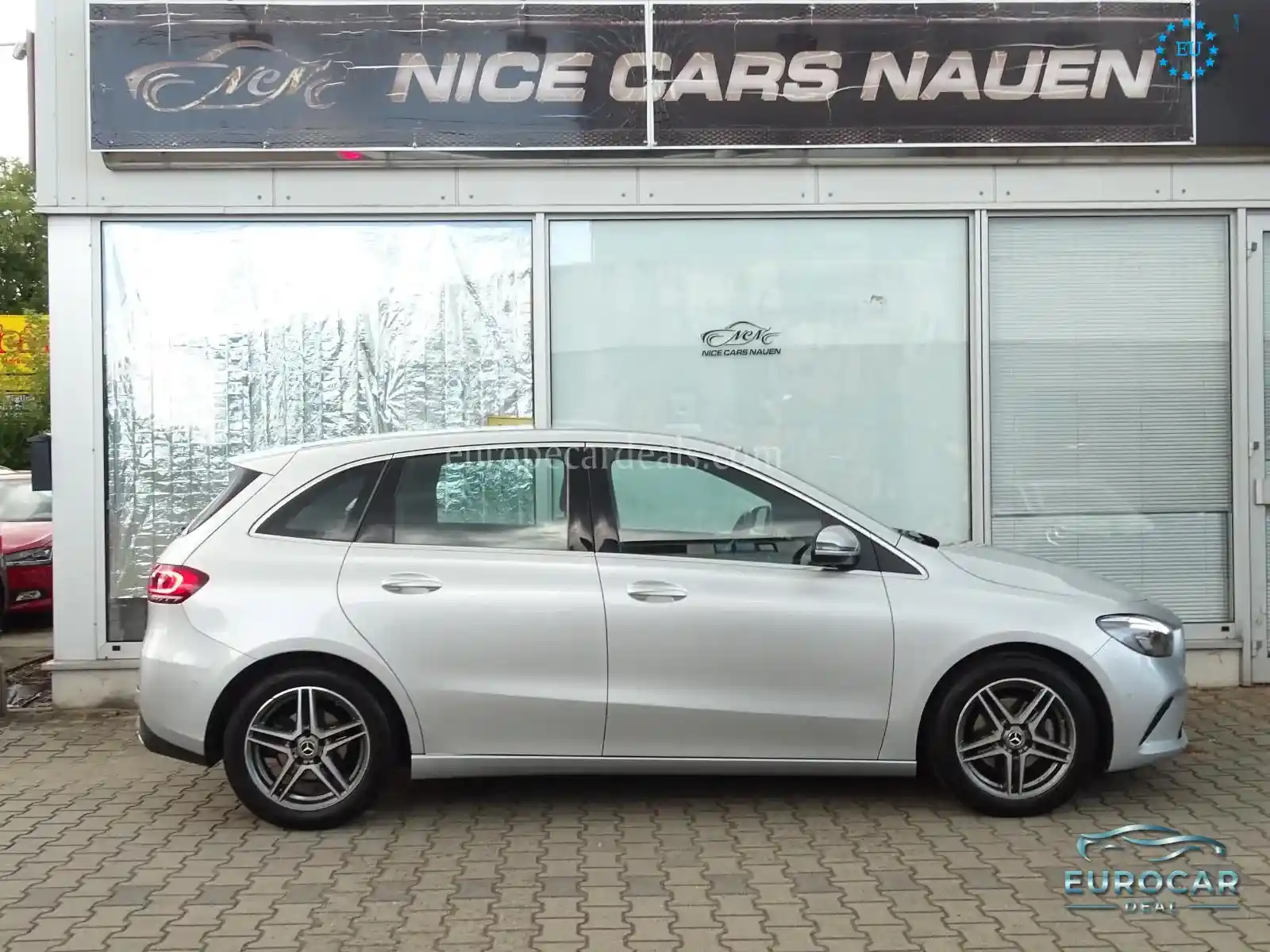 Mercedes-Benz B 180