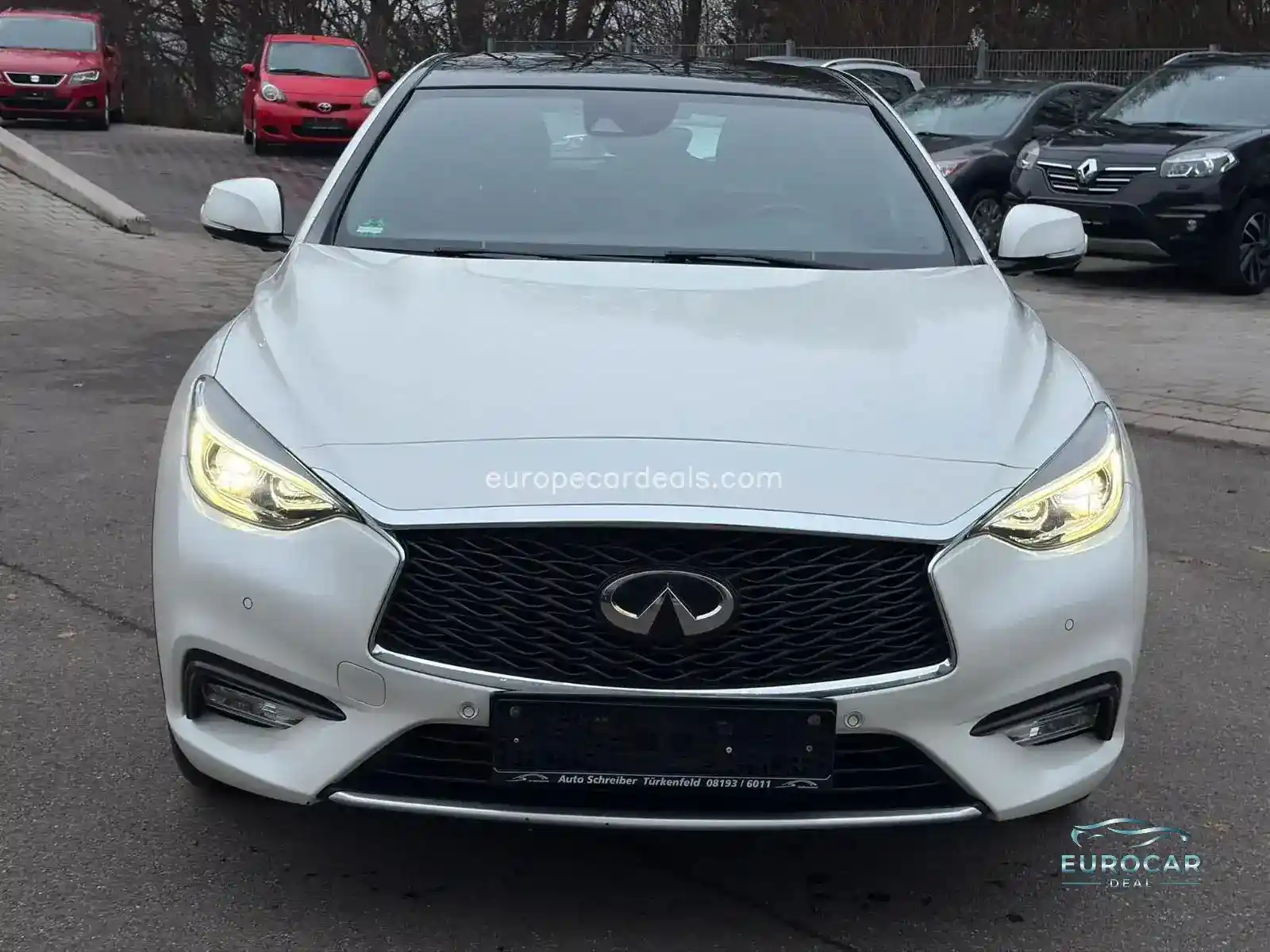 Infiniti Q30