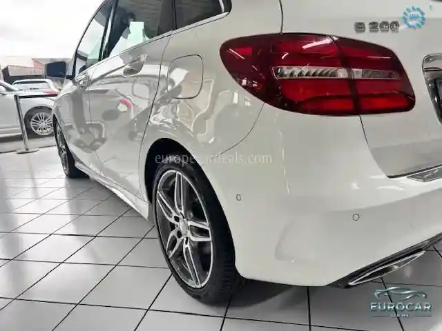 Mercedes-Benz B 200