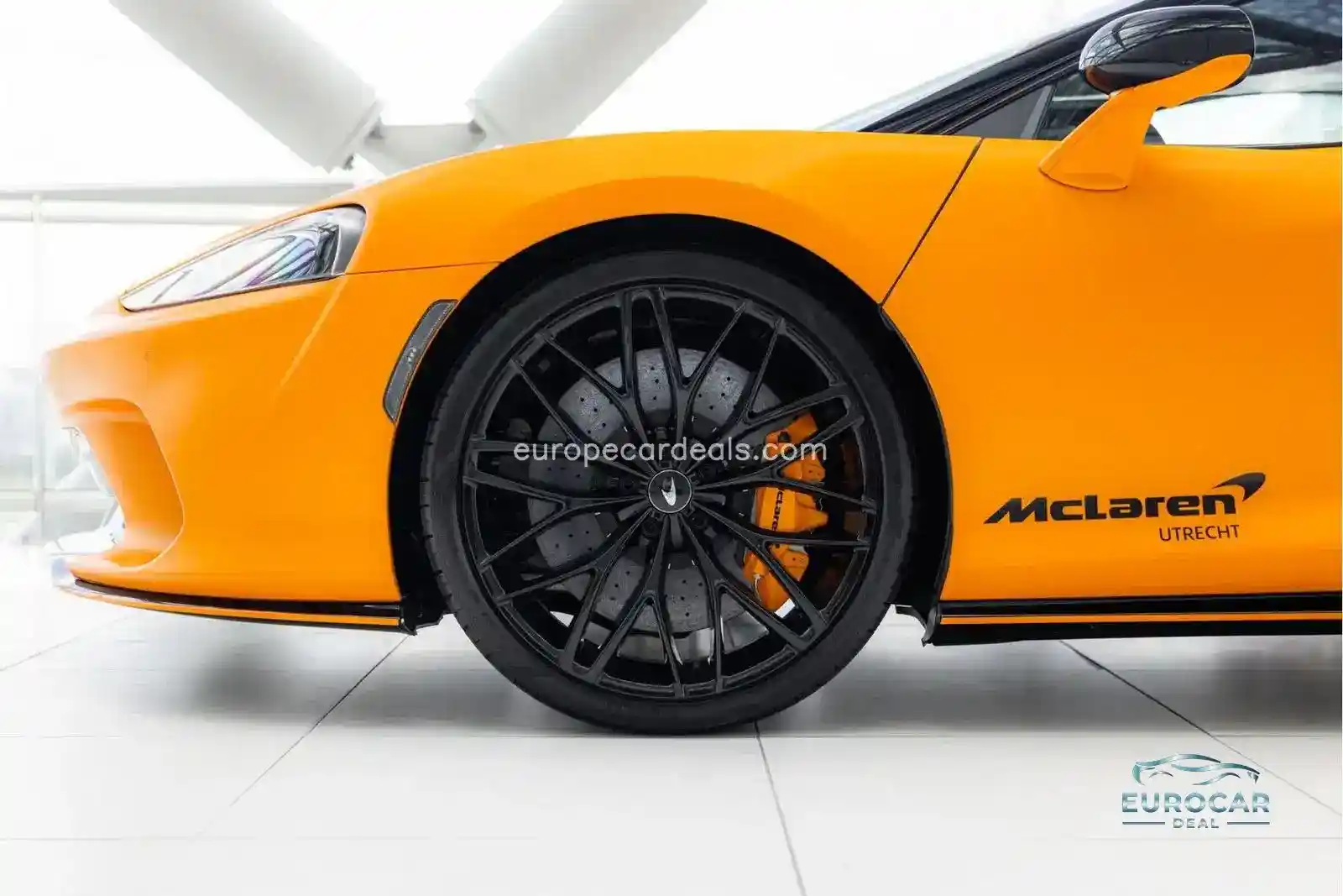 McLaren GT
