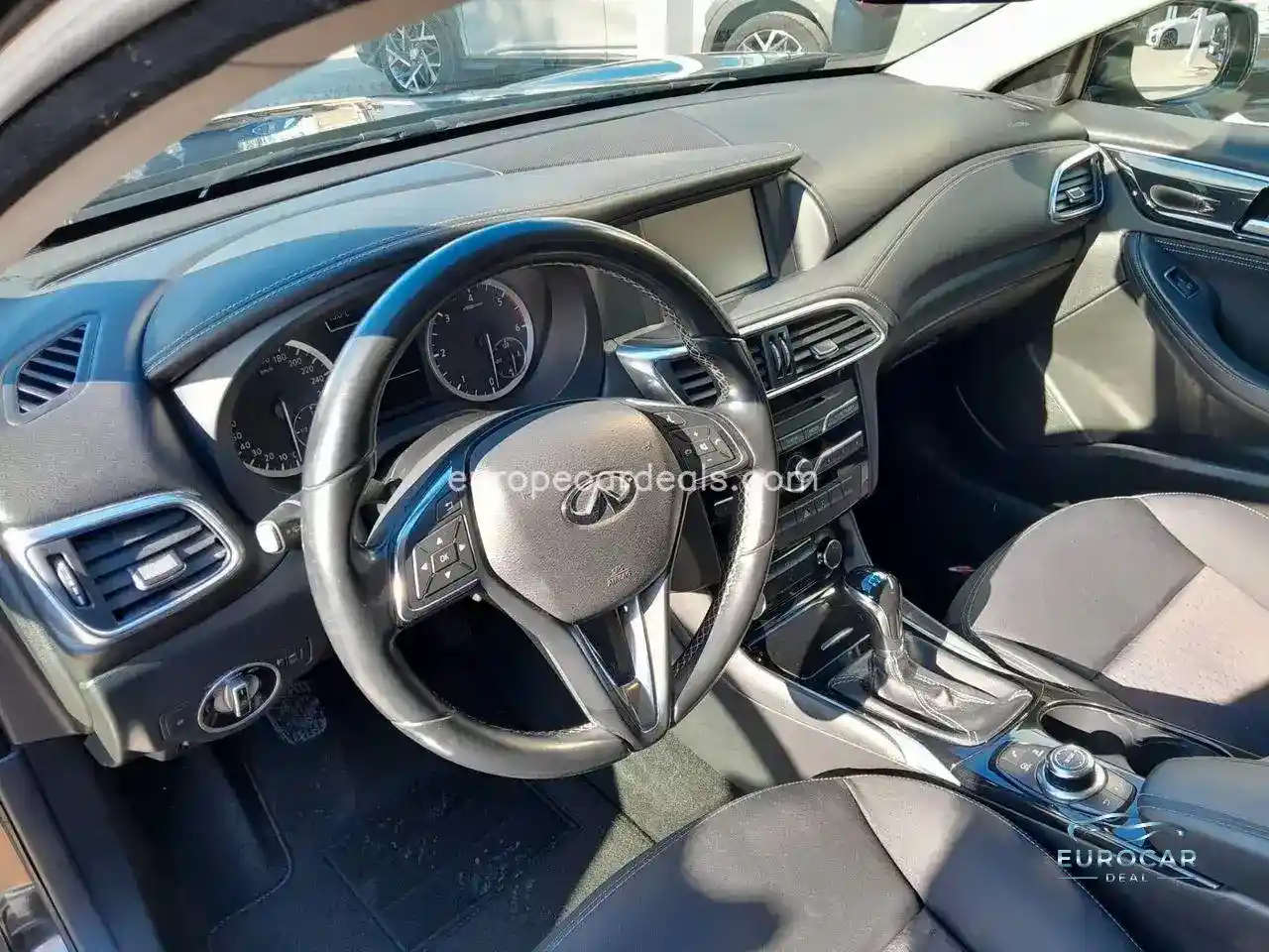 Infiniti Q30