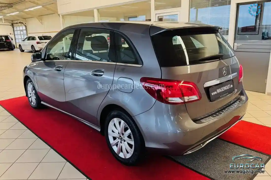 Mercedes-Benz B 180