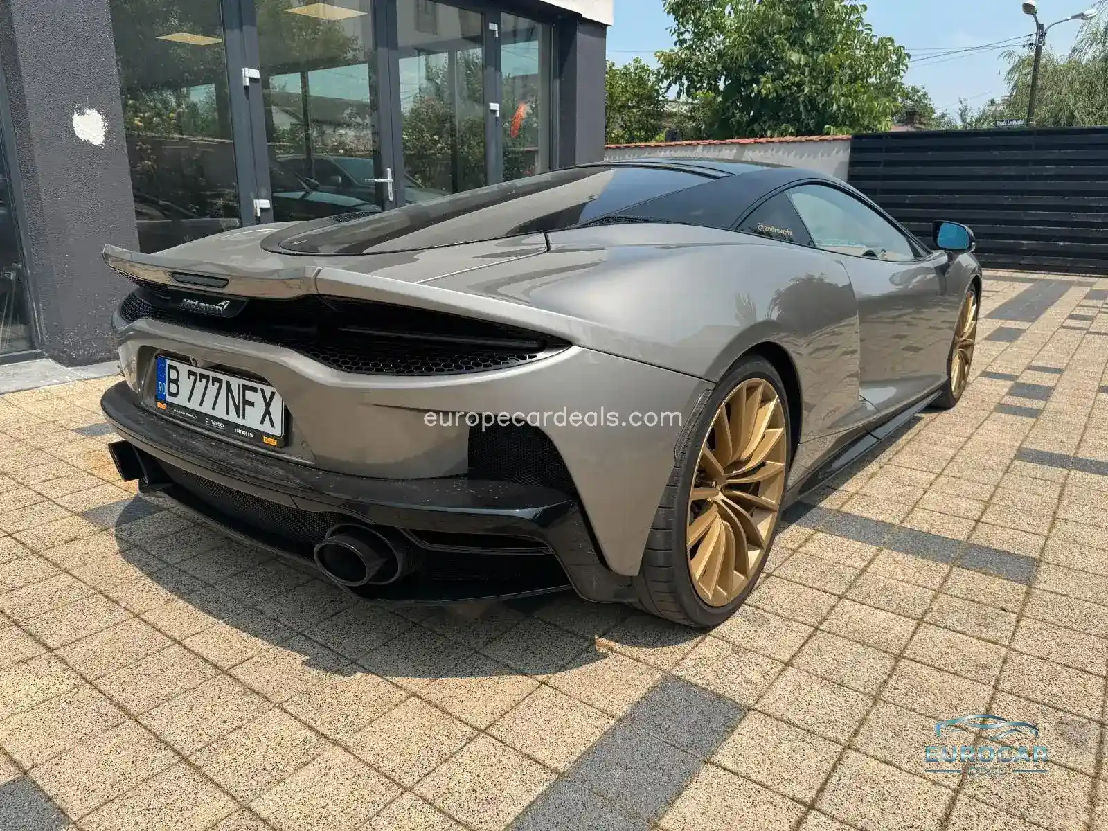McLaren GT