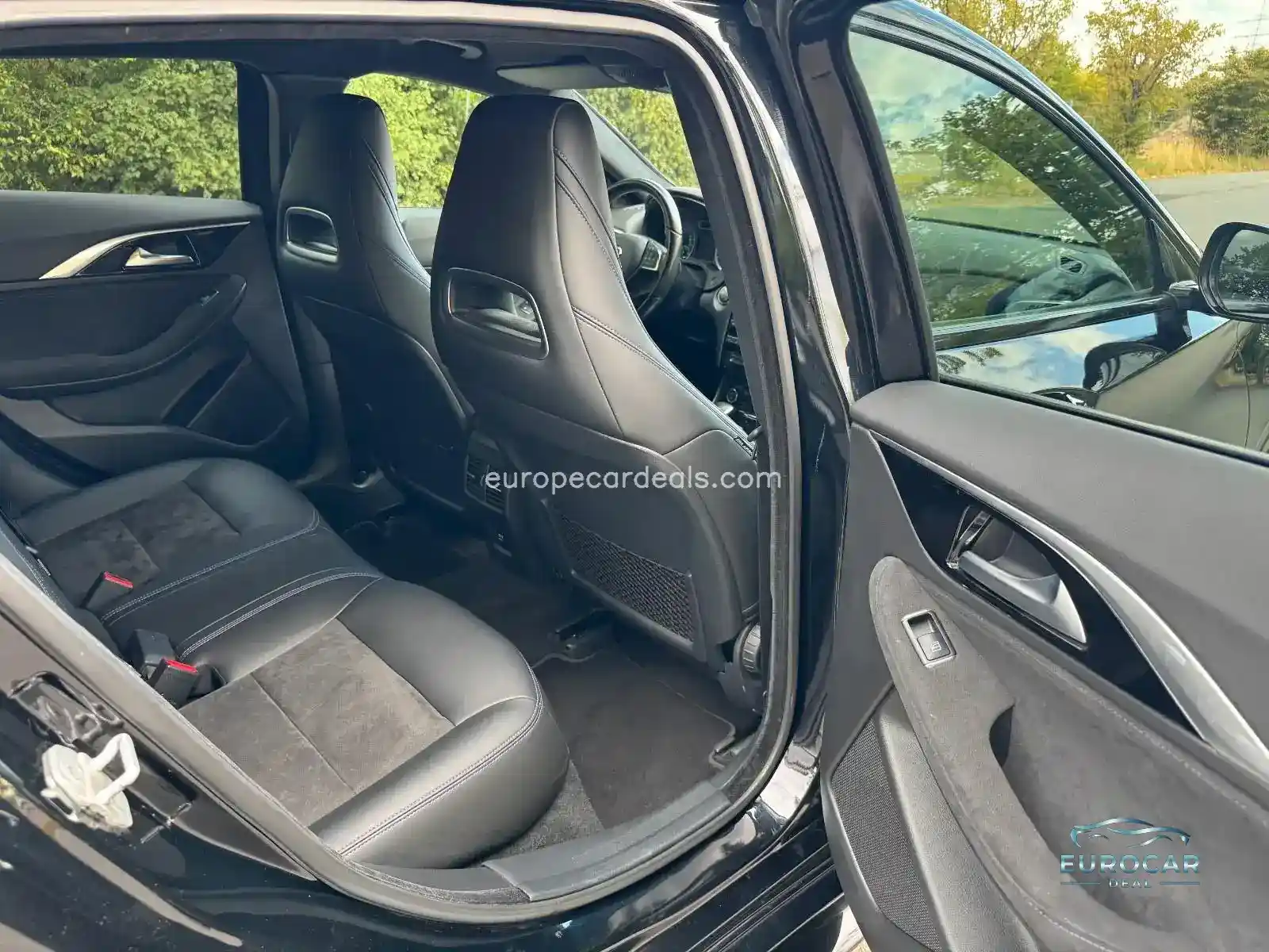 Infiniti Q30