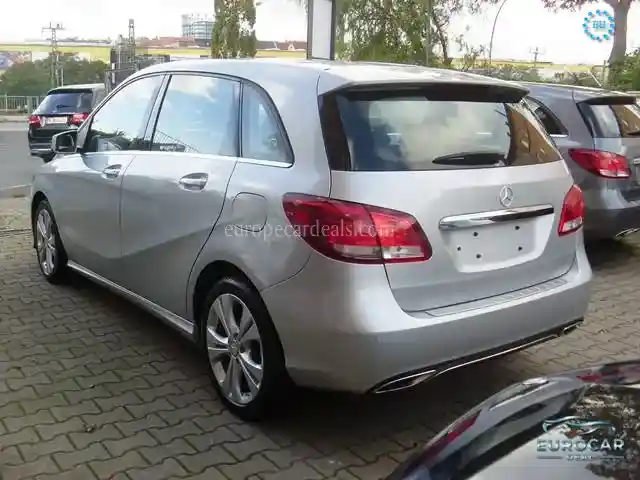 Mercedes-Benz B 200