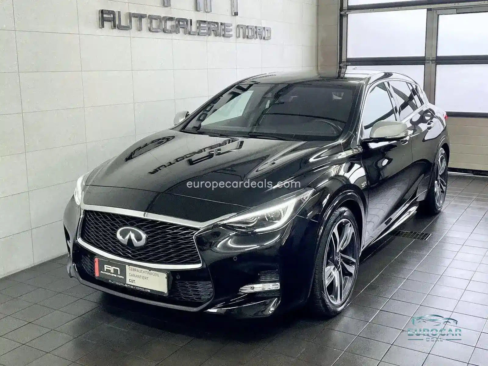 Infiniti Q30