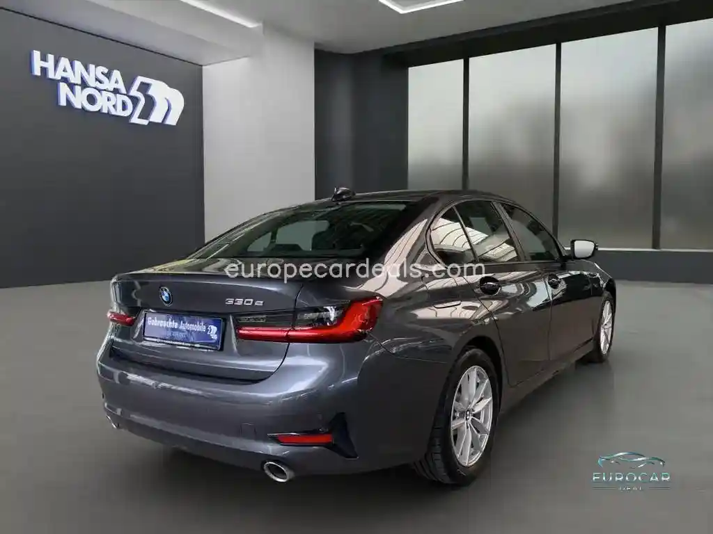 BMW 330