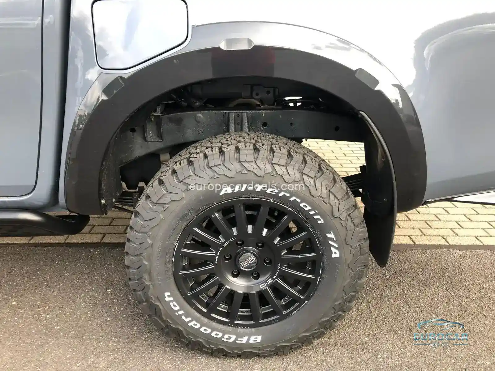Double Cab V-Cross AT + hohes Fahrwerk +