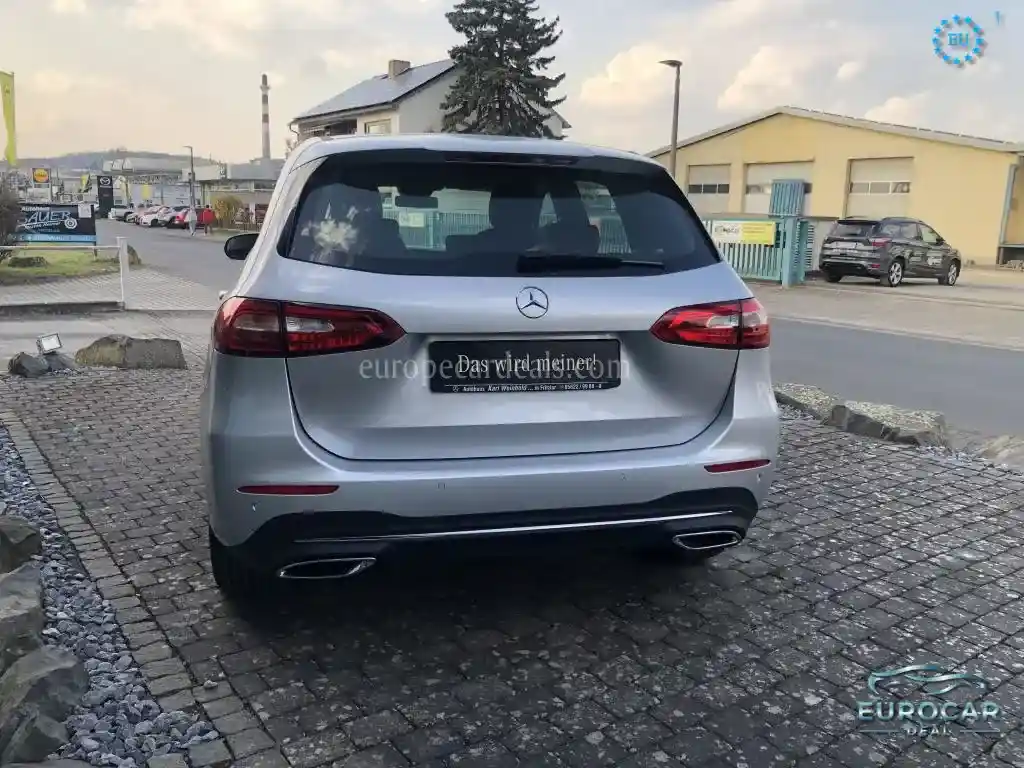 Mercedes-Benz B 180