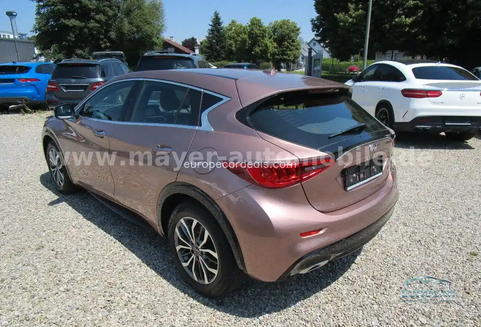 Infiniti Q30
