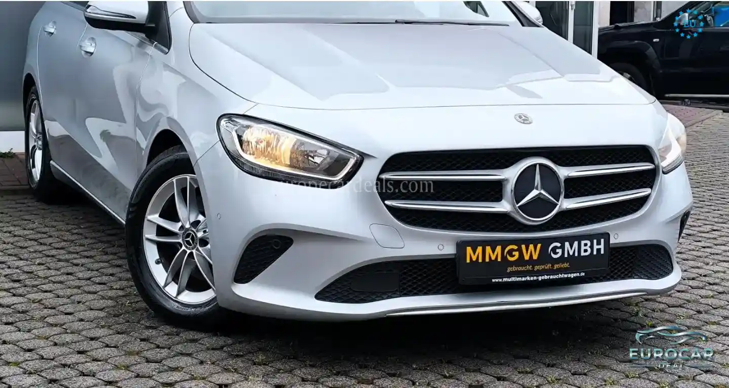 Mercedes-Benz B 180